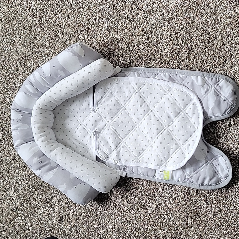 Dual baby head supporters